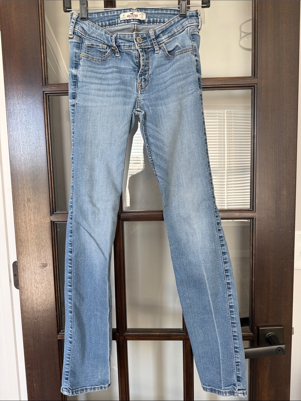 Hollister Light Wash Women's Straight-Leg Jeans